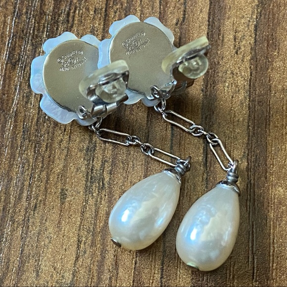 🆂🅾🅻🅳 Auth Vintage Chanel Camellia Earrings - Picture 11 of 13